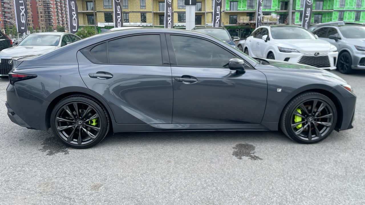 Lexus IS 300  2023