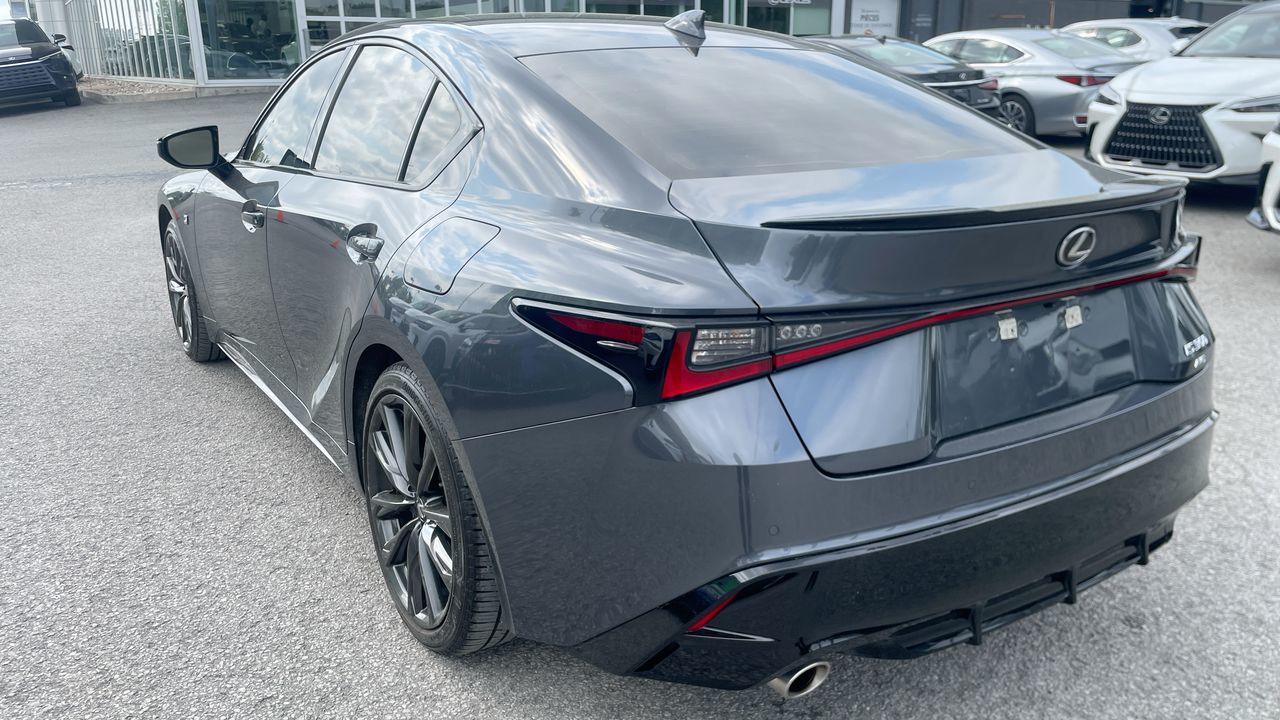 Lexus IS 300  2023
