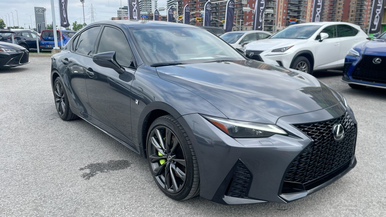Lexus IS 300  2023