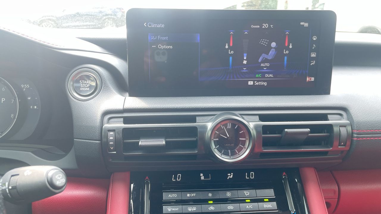 Lexus IS 300  2023