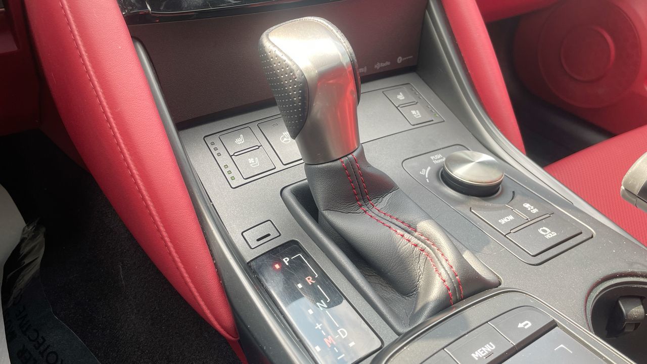 Lexus IS 300  2023