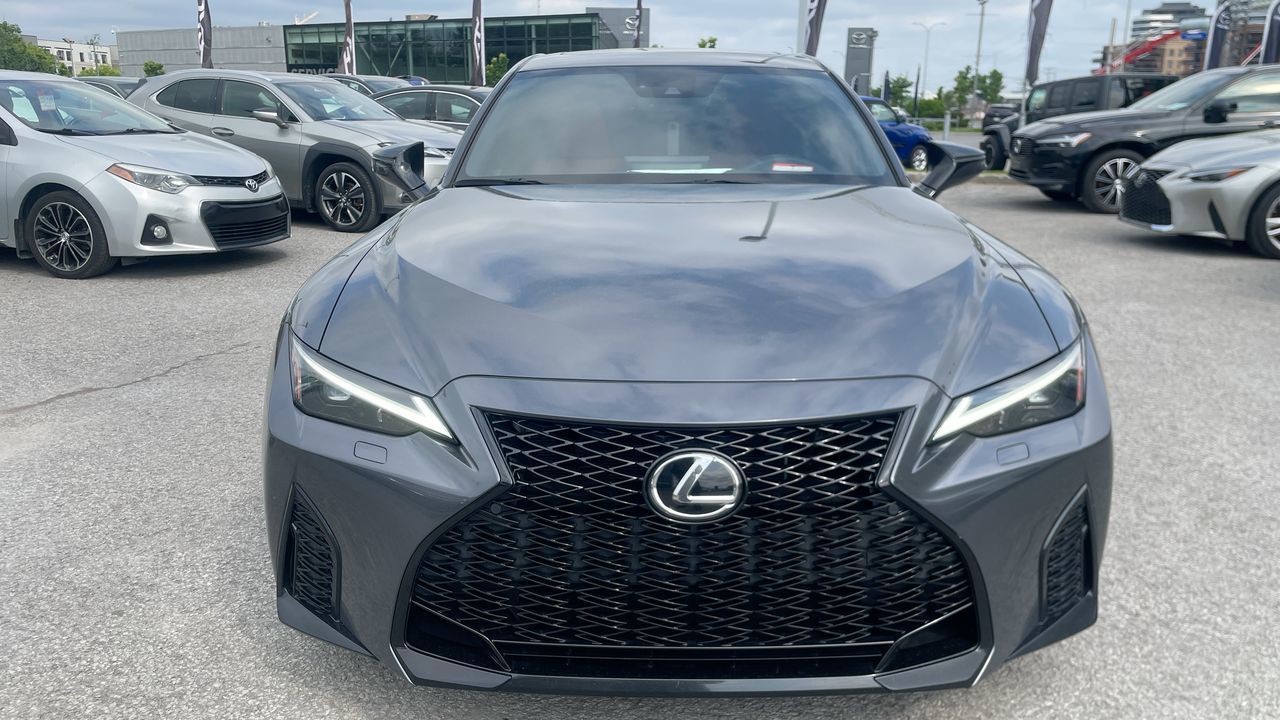 Lexus IS 300  2023