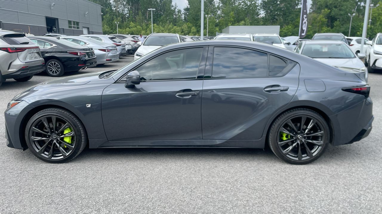 Lexus IS 300  2023