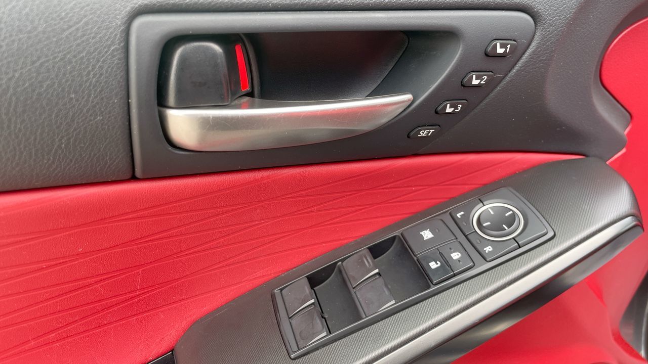 Lexus IS 300  2023