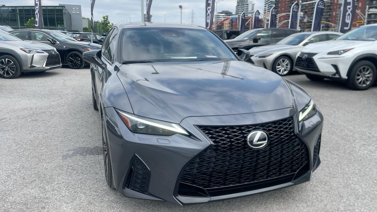 Lexus IS 300  2023