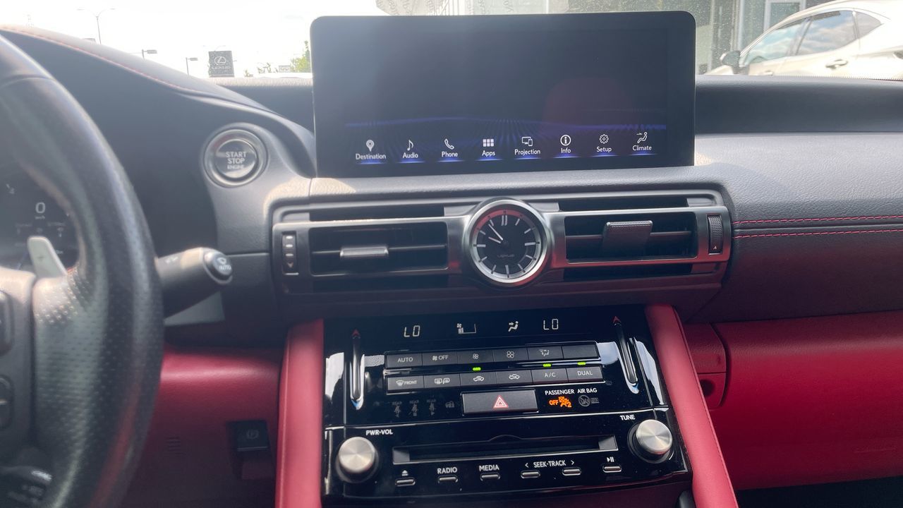 Lexus IS 300  2023