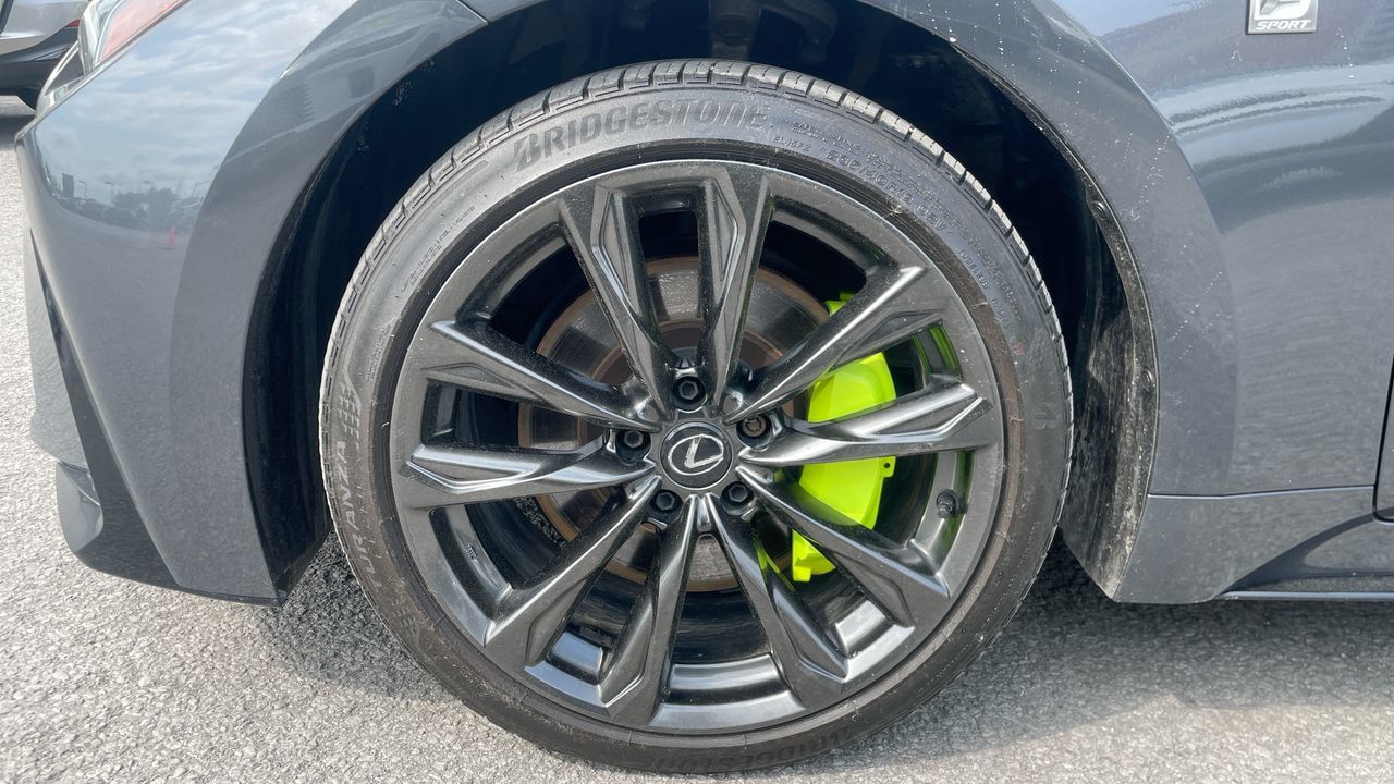 Lexus IS 300  2023