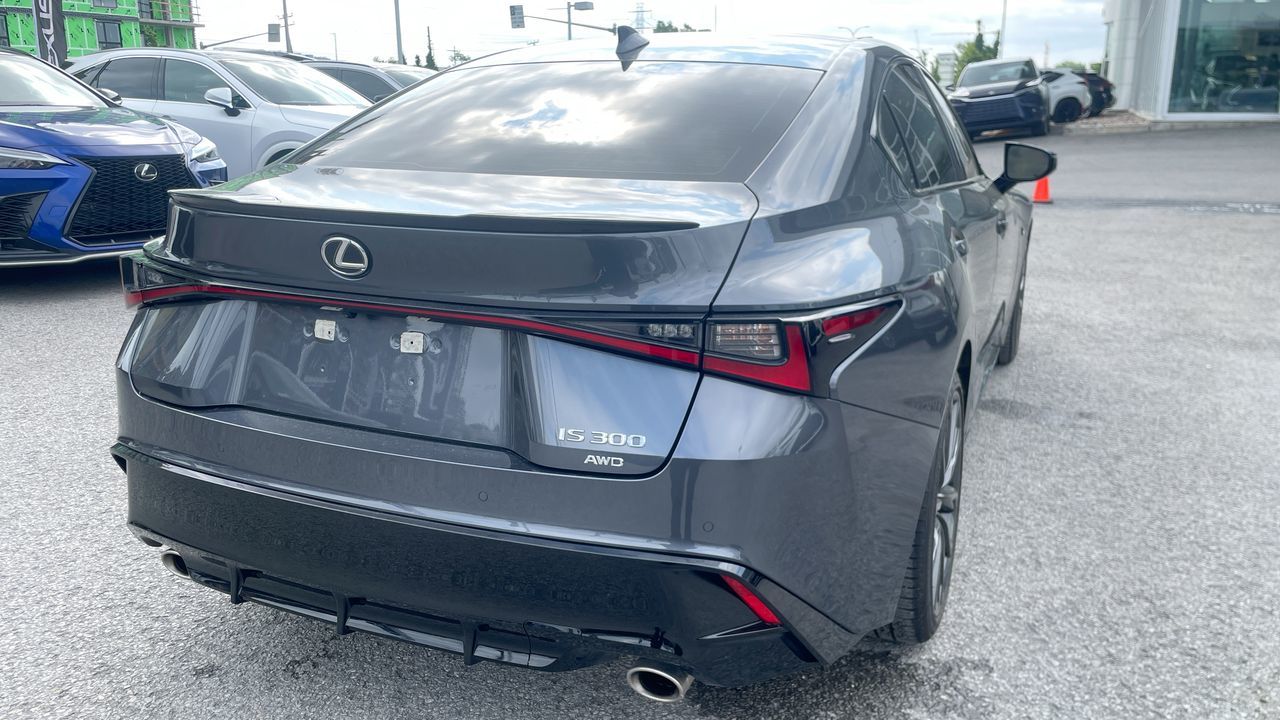 Lexus IS 300  2023