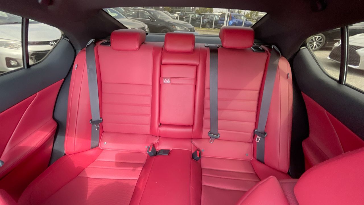 Lexus IS 300  2023