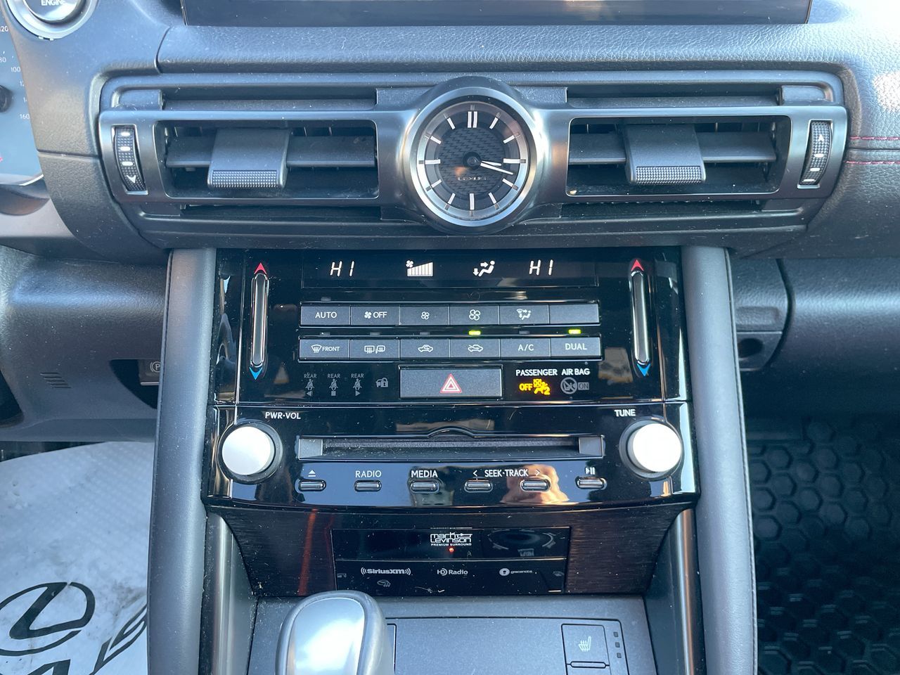 Lexus IS 300  2023 à Laval, Québec