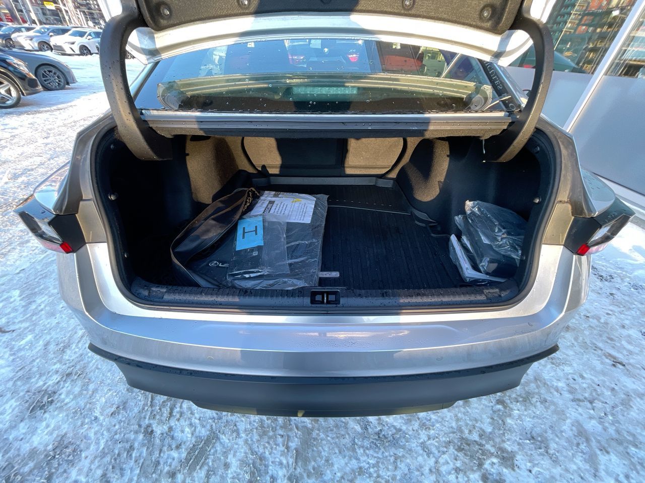 Lexus IS 300  2023 à Laval, Québec