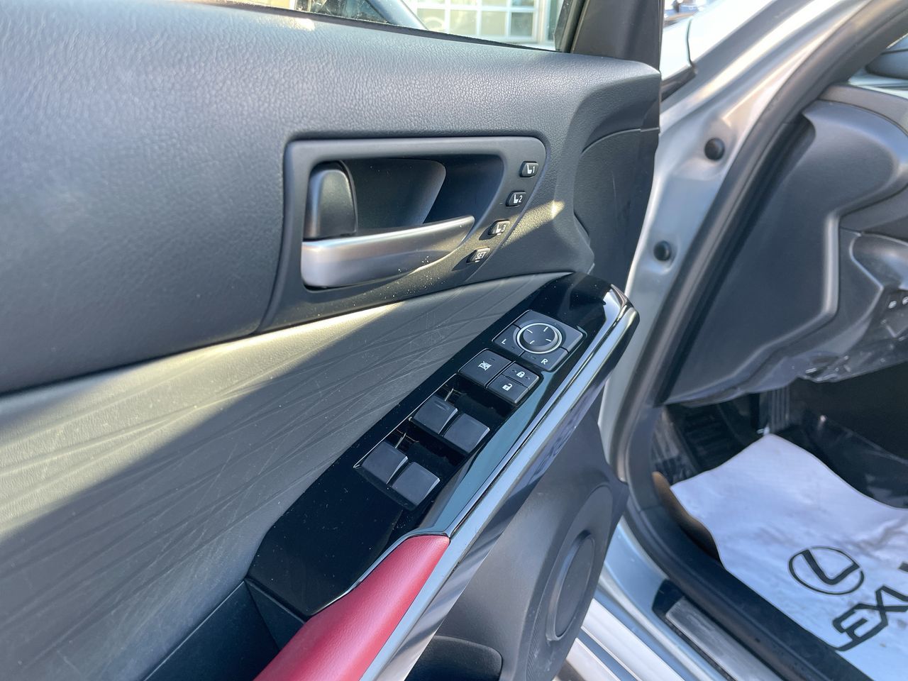 Lexus IS 300  2023 à Laval, Québec