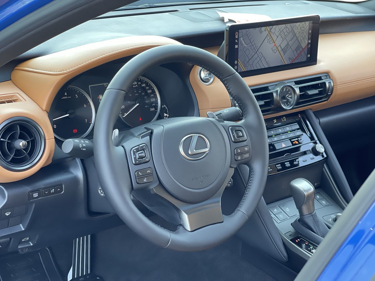 Lexus IS 300  2024 à Laval, Québec