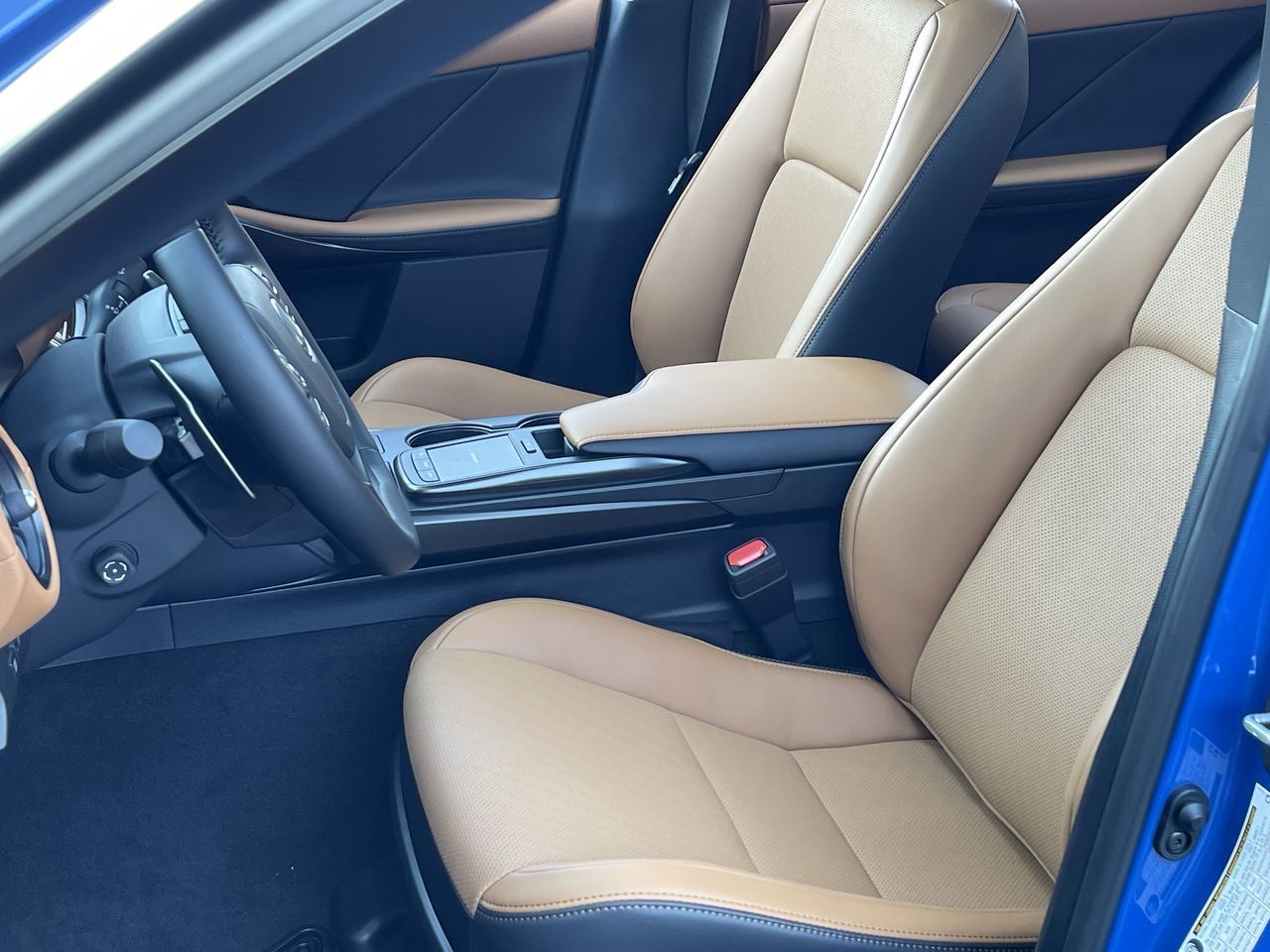 Lexus IS 300  2024 à Laval, Québec
