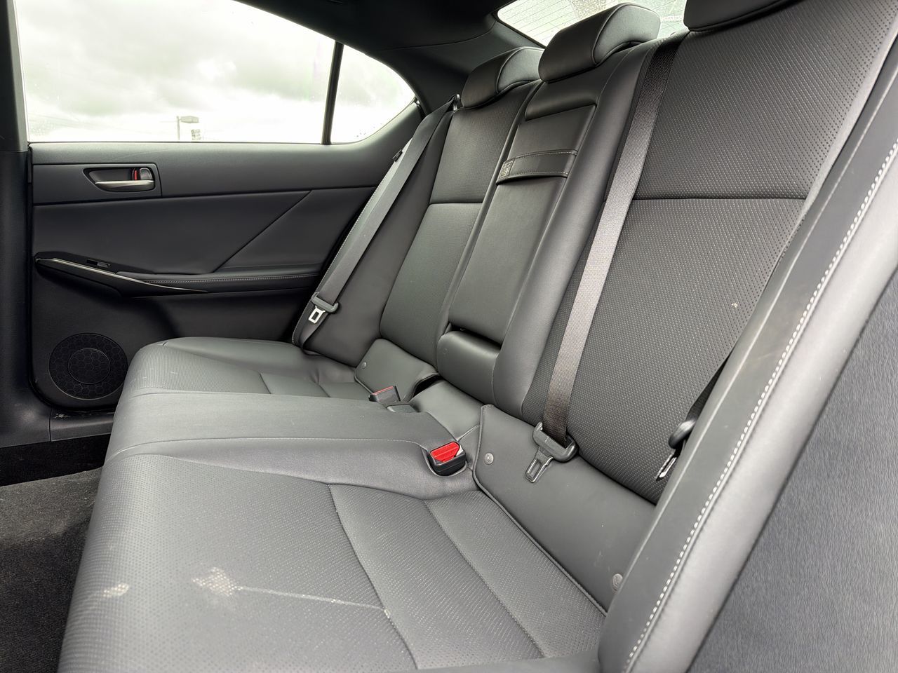Lexus IS 300  2024