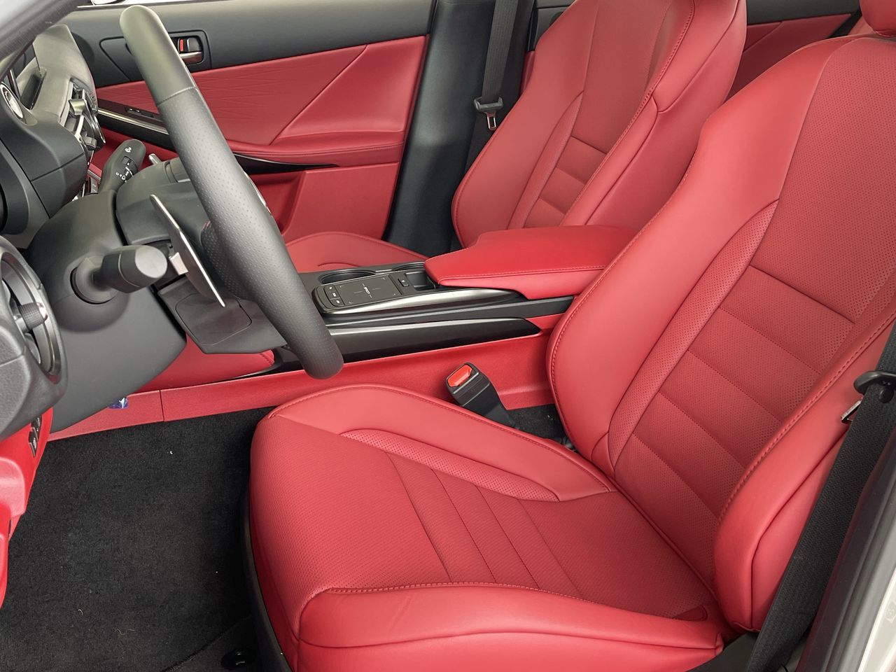 Lexus IS  2023 à Laval, Québec