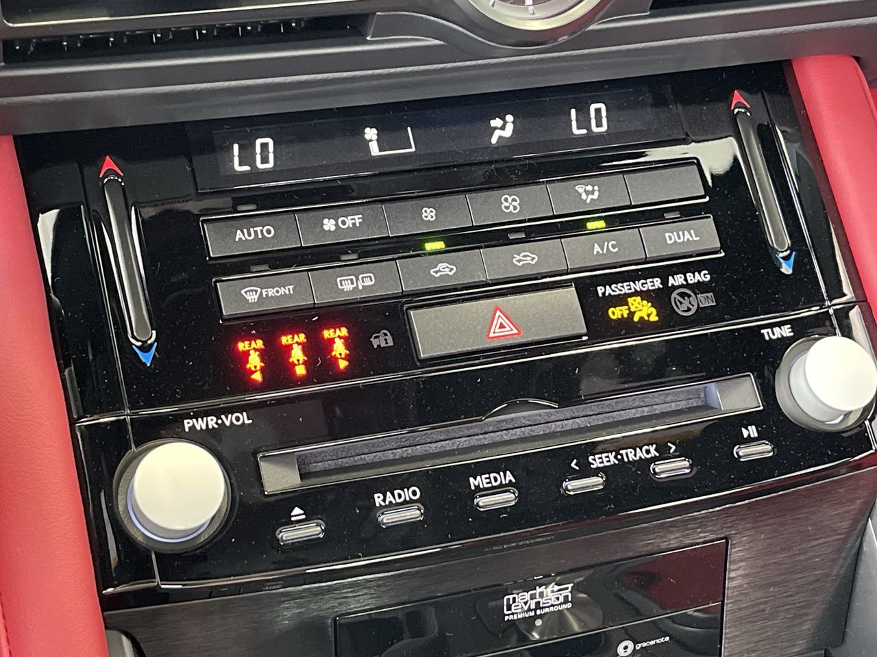 Lexus IS  2023 à Laval, Québec