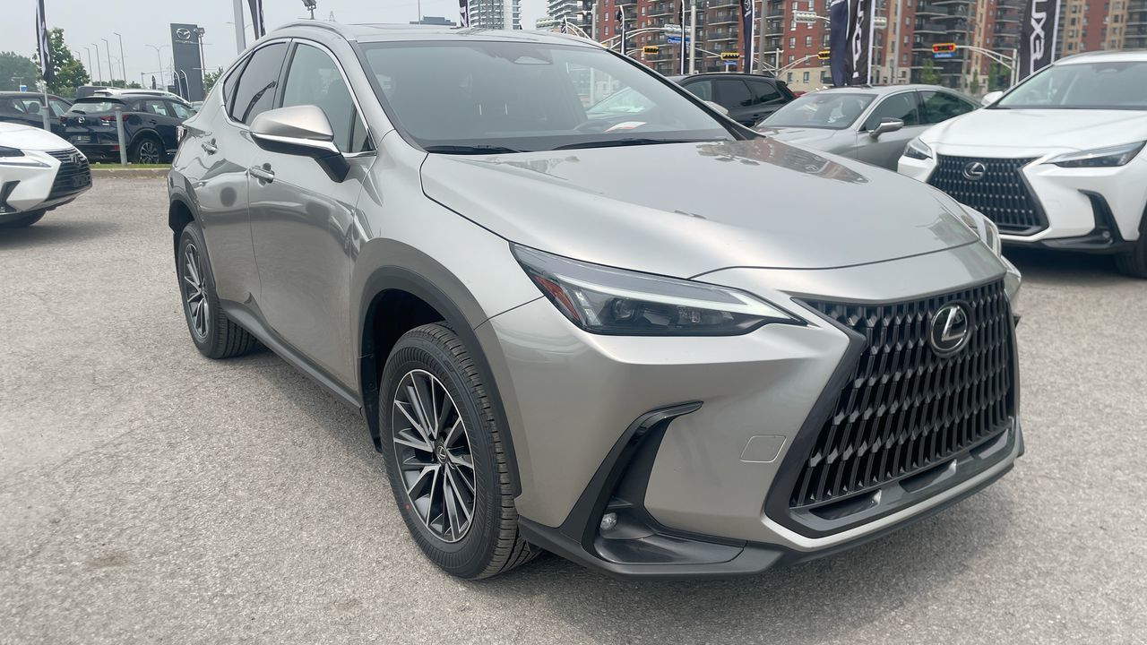 Lexus NX 450h+  2023 à Laval, Québec