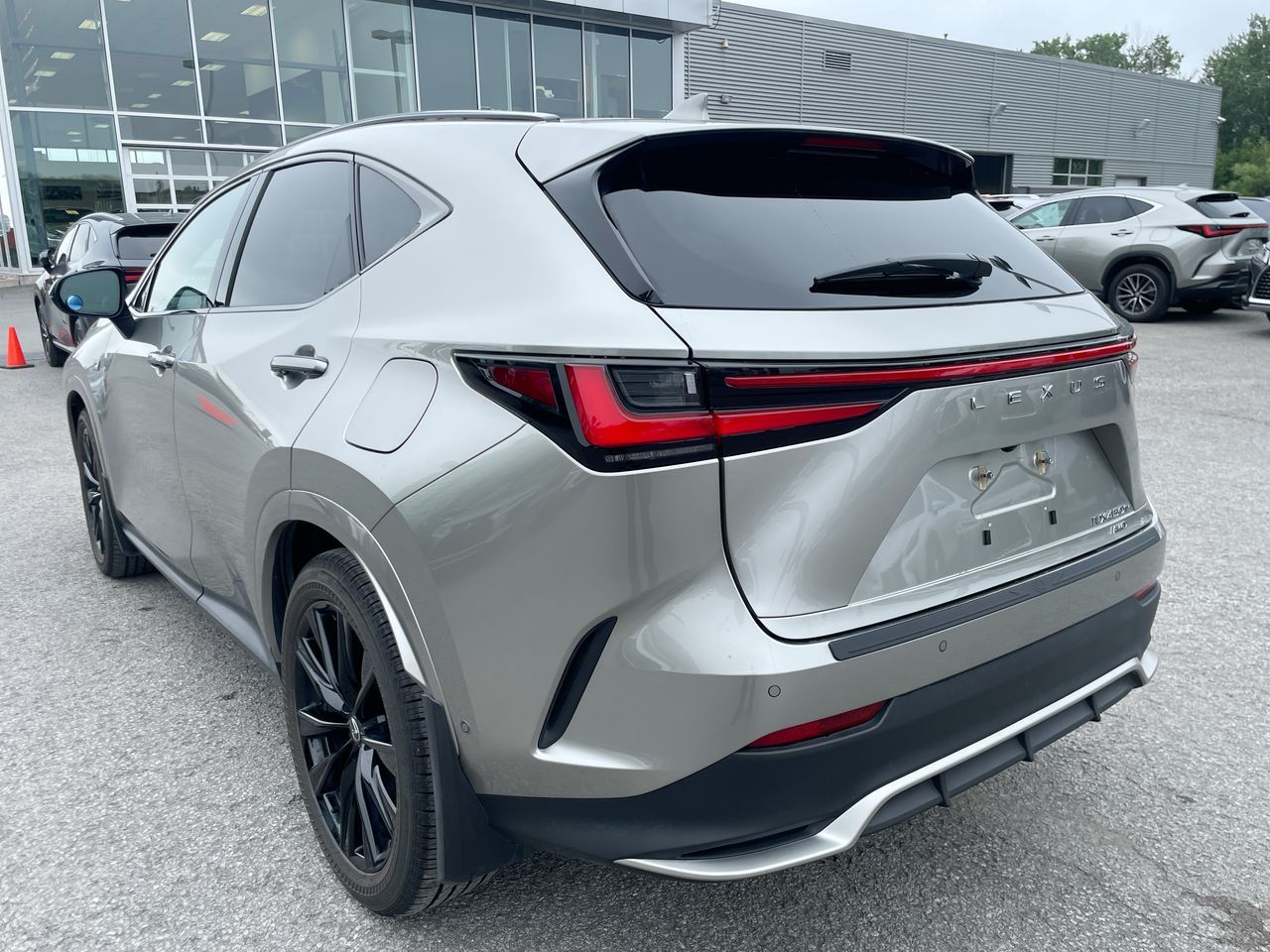 Lexus NX 450h+  2025 à Laval, Québec