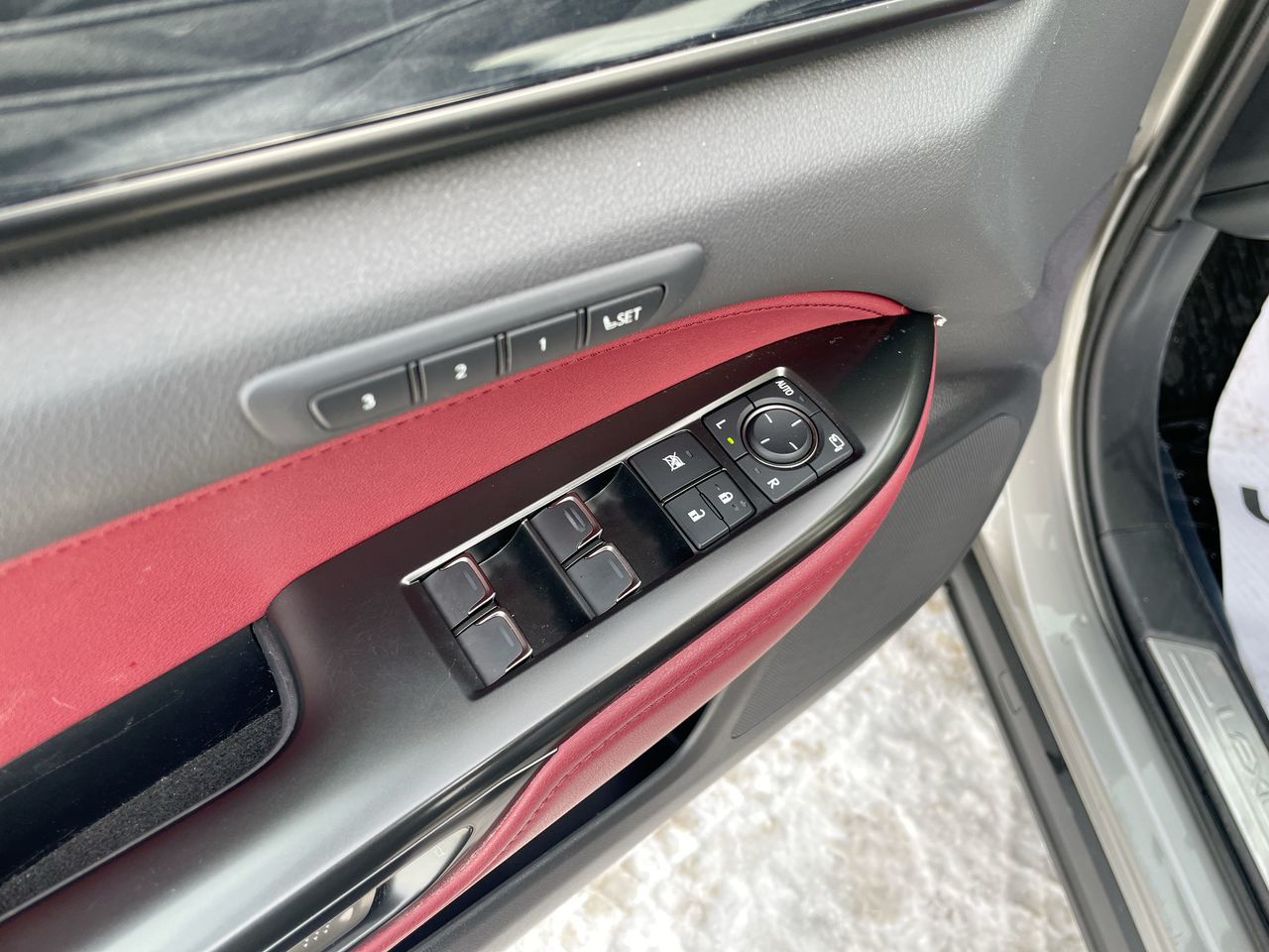 Lexus NX 450h+  2025