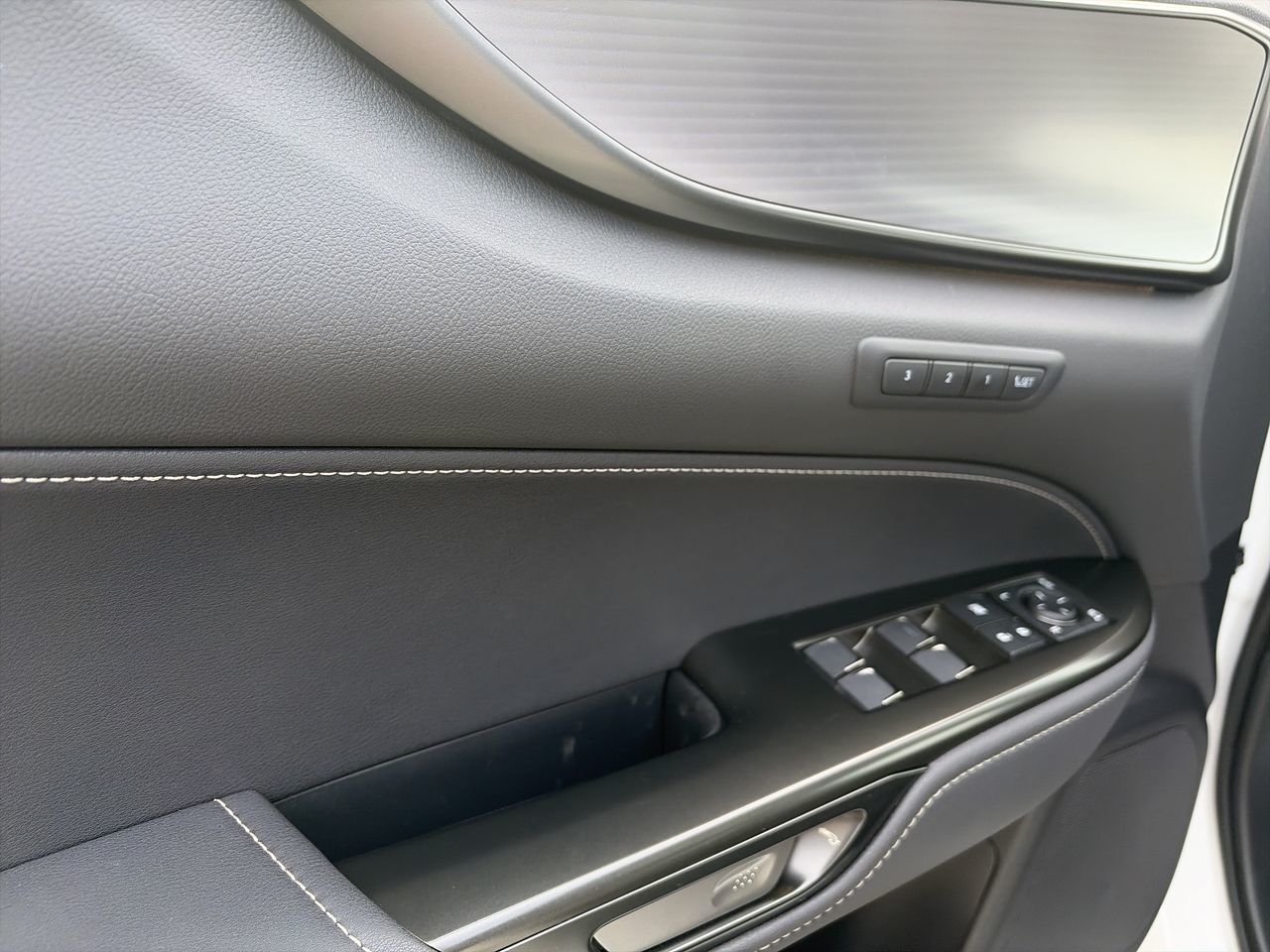 Lexus NX 450h+  2026