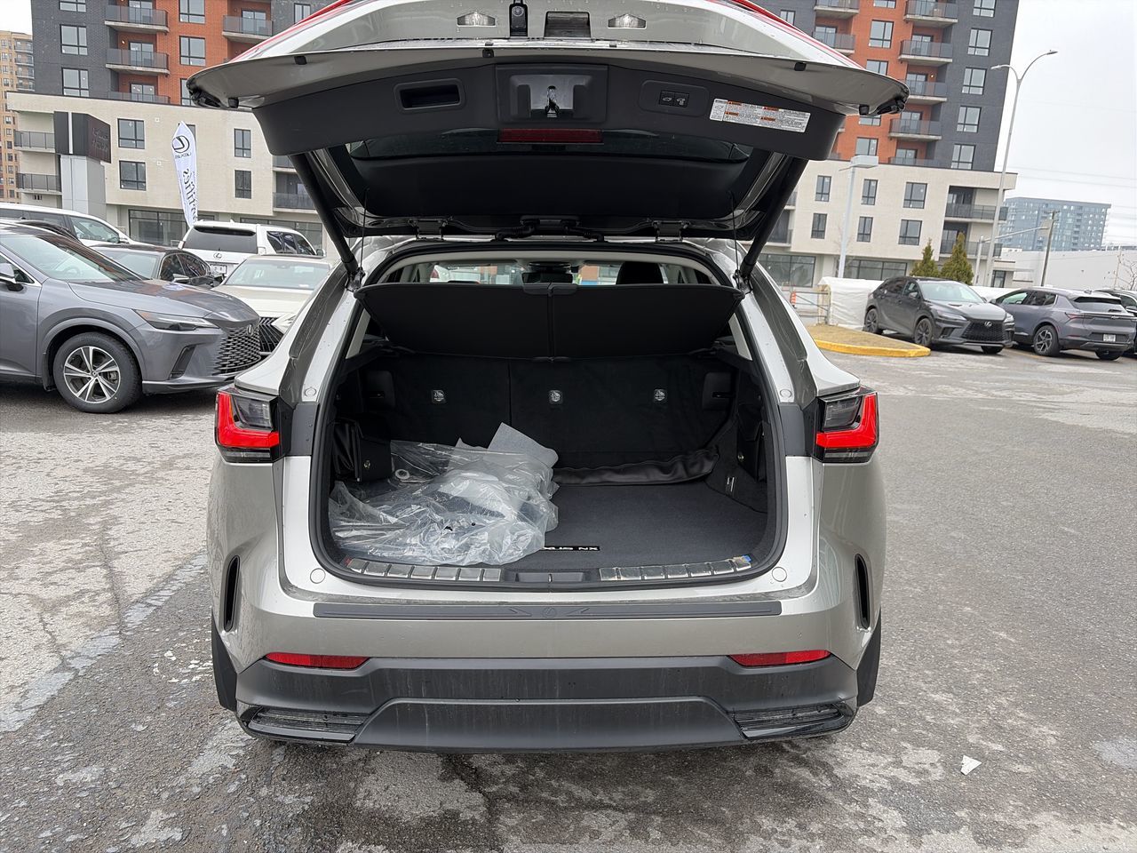 Lexus NX  2022 à Laval, Québec