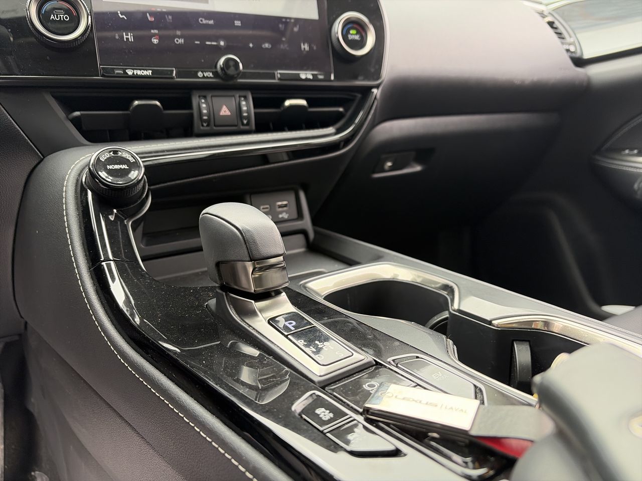 Lexus NX  2023 à Laval, Québec