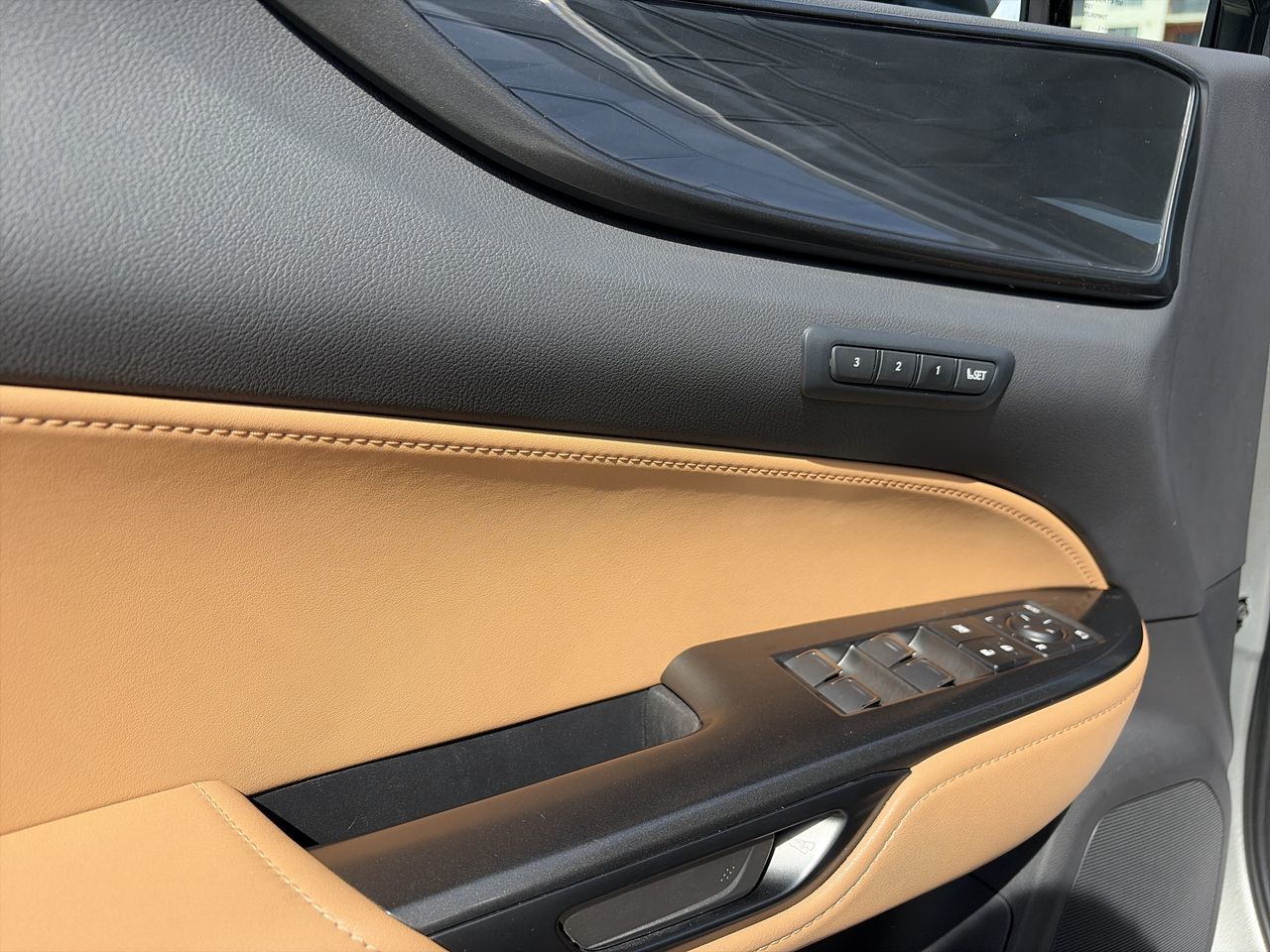 Lexus NX  2023