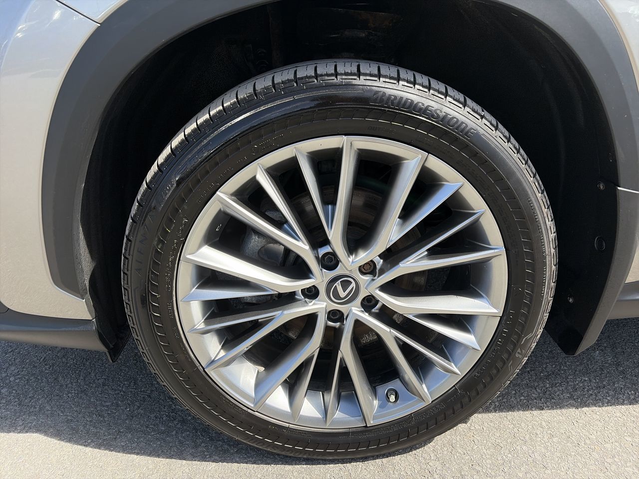 Lexus NX  2023