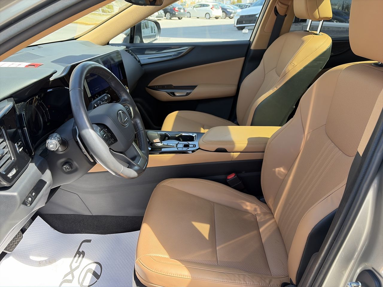 Lexus NX  2023