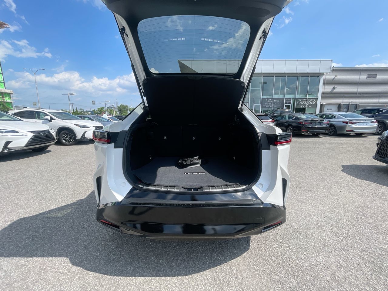 Lexus RZ  2023 à Laval, Québec