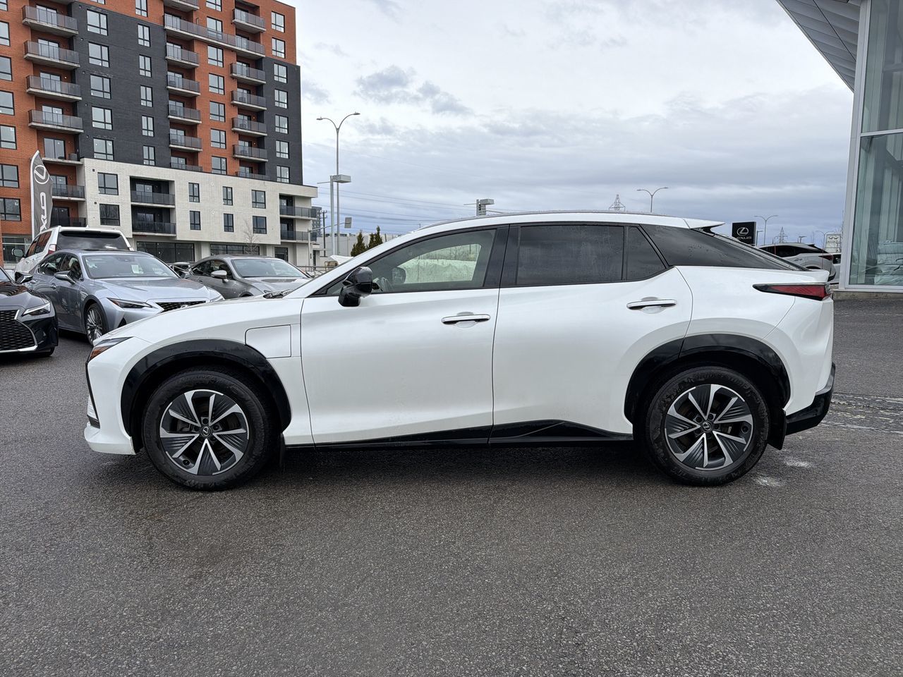Lexus RZ  2023