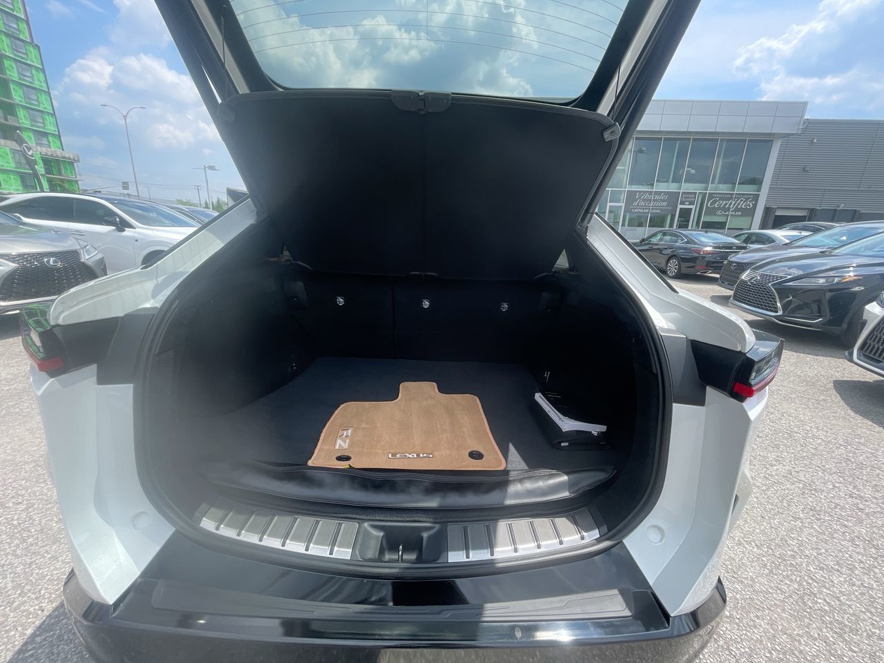 Lexus RZ  2024 à Laval, Québec