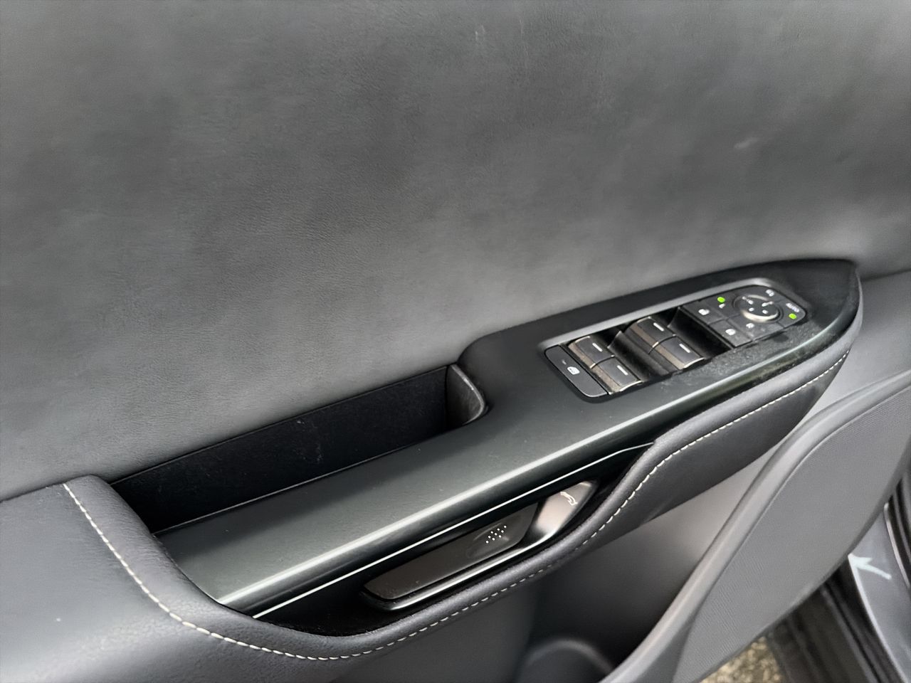 Lexus RZ  2025 à Laval, Québec