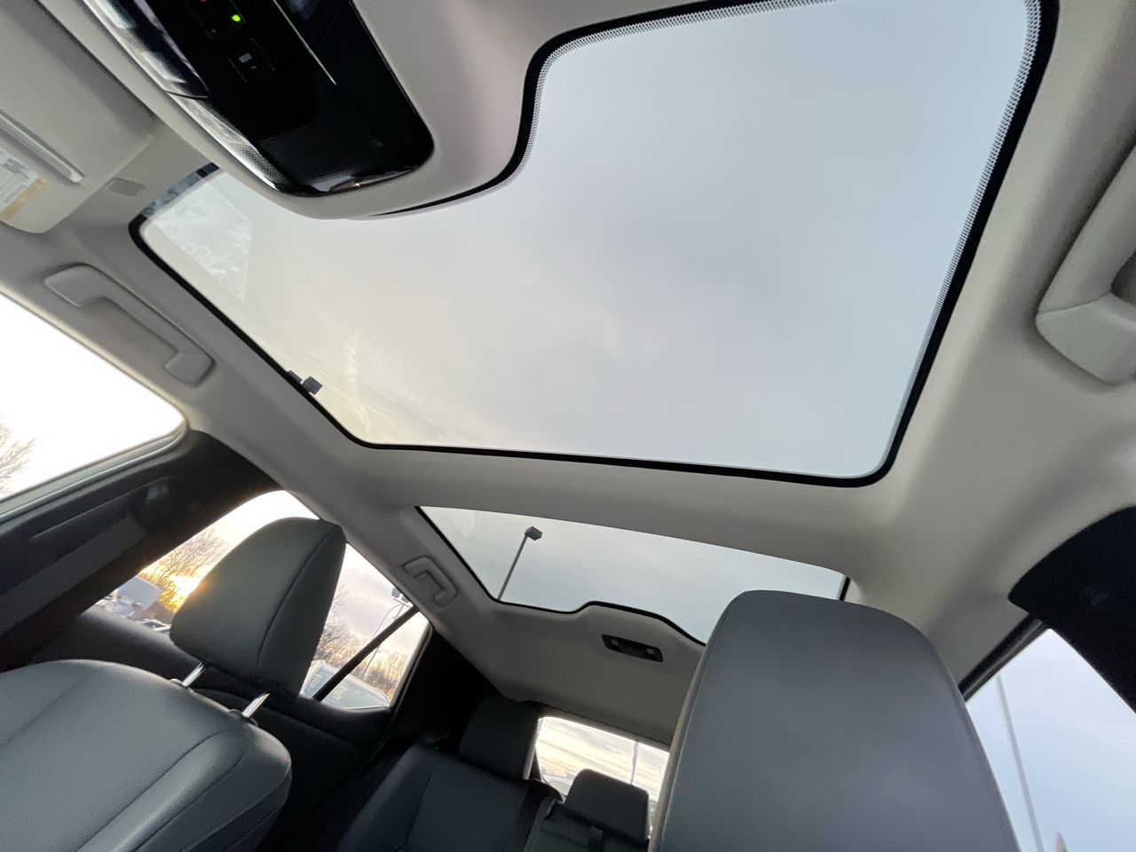 Lexus RZ  2025 à Laval, Québec