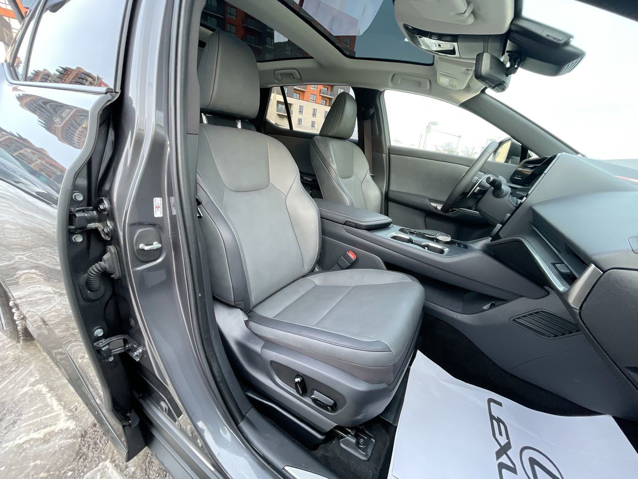 Lexus RZ  2025 à Laval, Québec