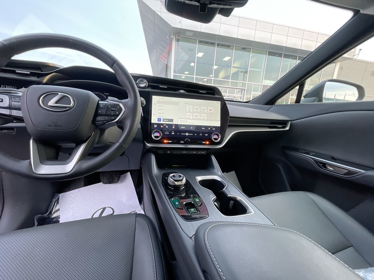 Lexus RZ  2025 à Laval, Québec