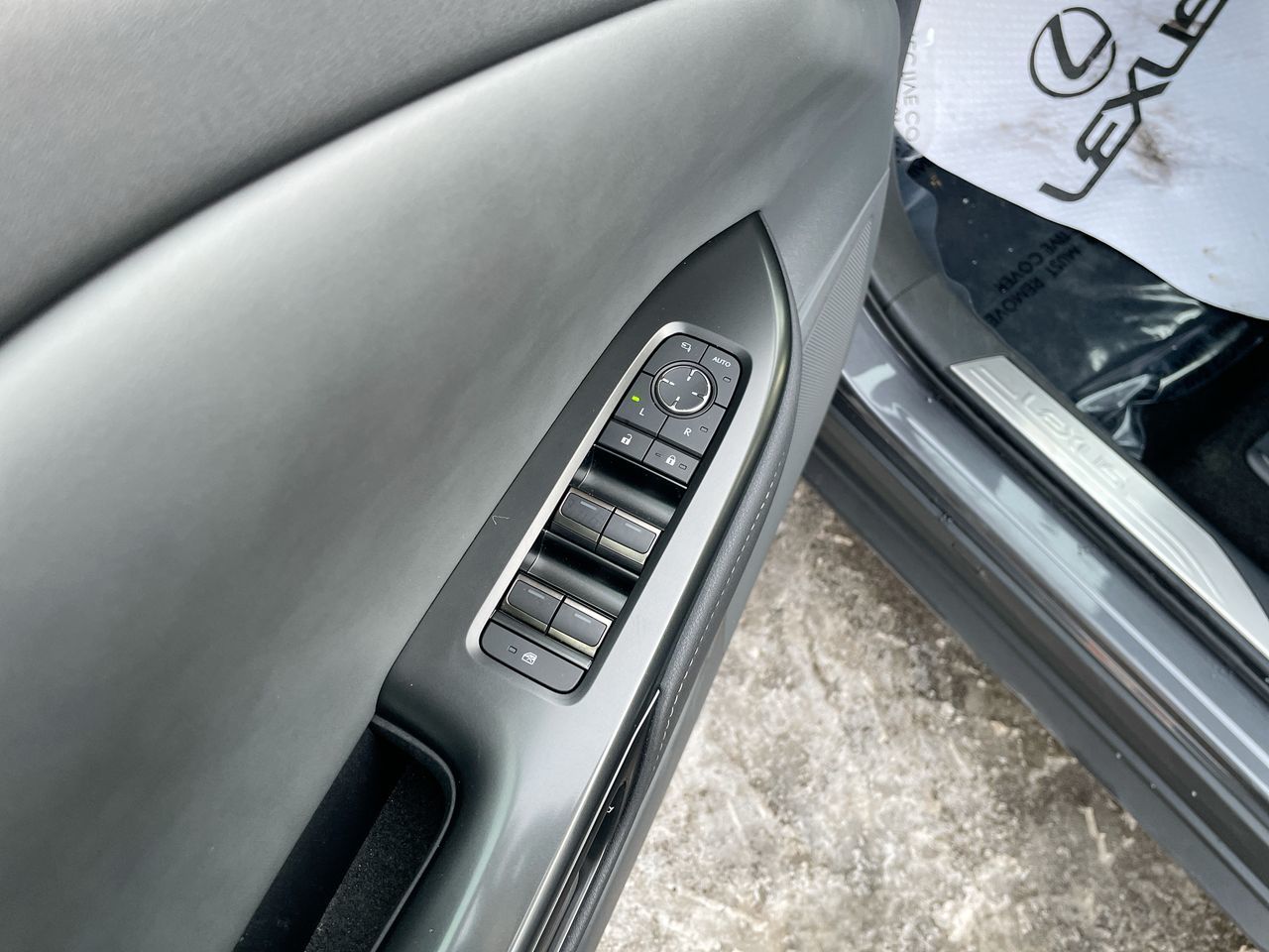 Lexus RZ  2025 à Laval, Québec