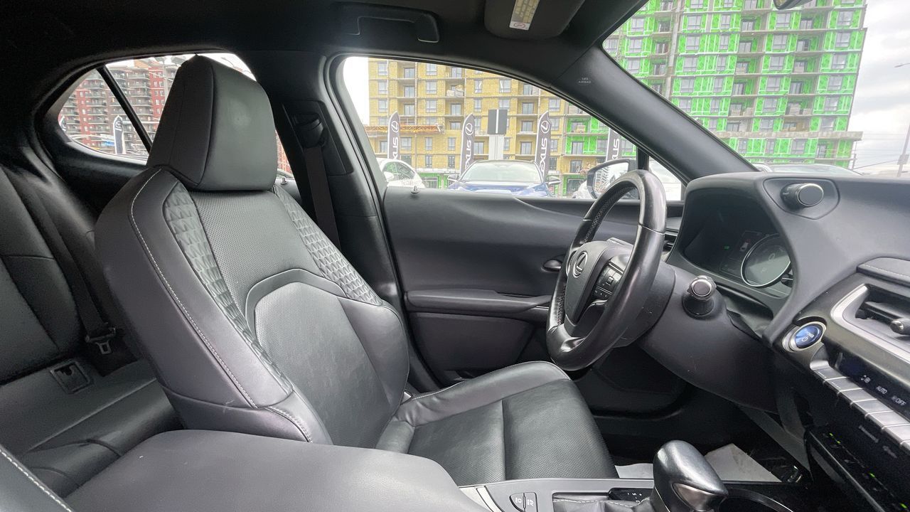 Lexus UX 250h  2021 à Laval, Québec