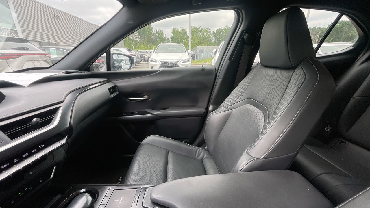 Lexus UX 250h  2021 à Laval, Québec