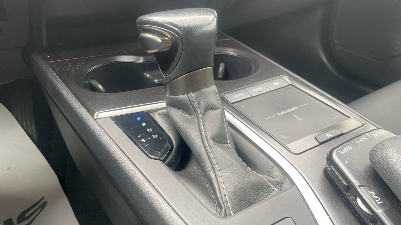 Lexus UX 250h  2021 à Laval, Québec