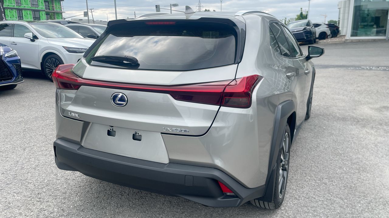 Lexus UX 250h  2021 à Laval, Québec