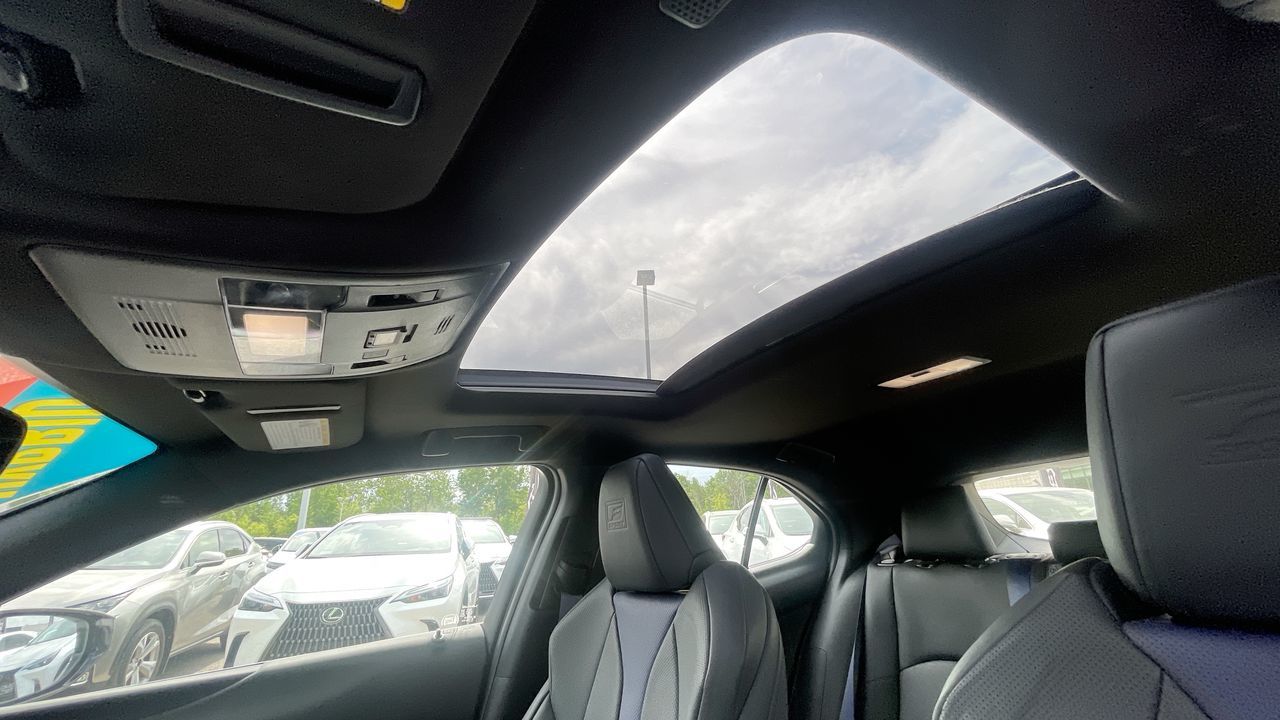 2022 Lexus UX 250h in Laval, Quebec