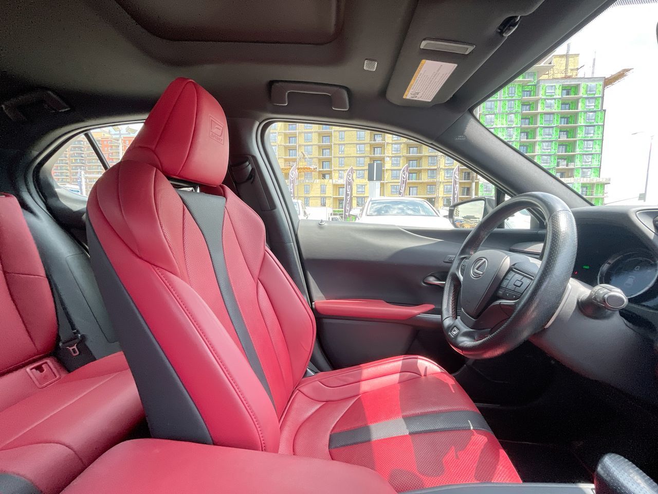 Lexus UX 250h  2022 à Laval, Québec