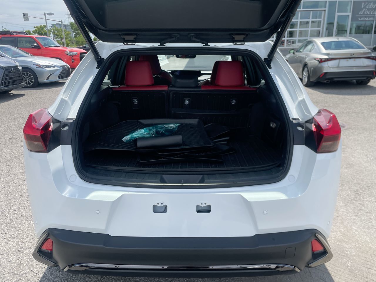 Lexus UX 250h  2022 à Laval, Québec