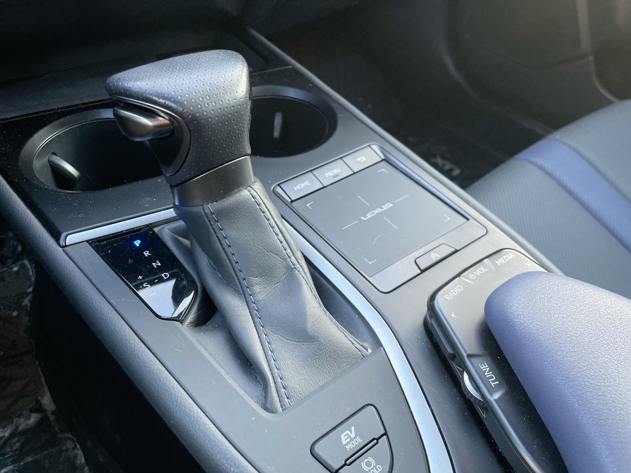 Lexus UX 250h  2022 à Laval, Québec