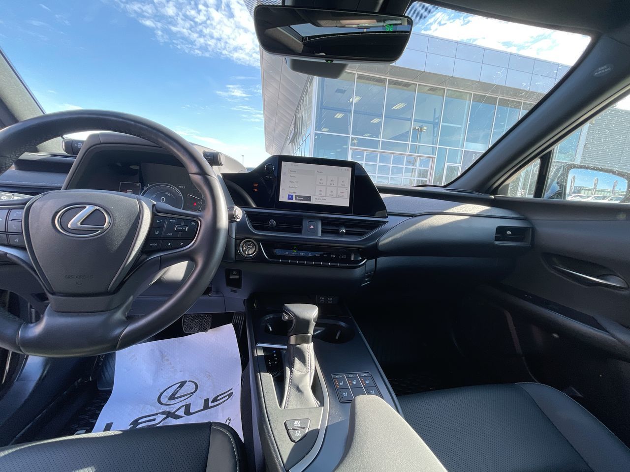 Lexus UX 250h  2024