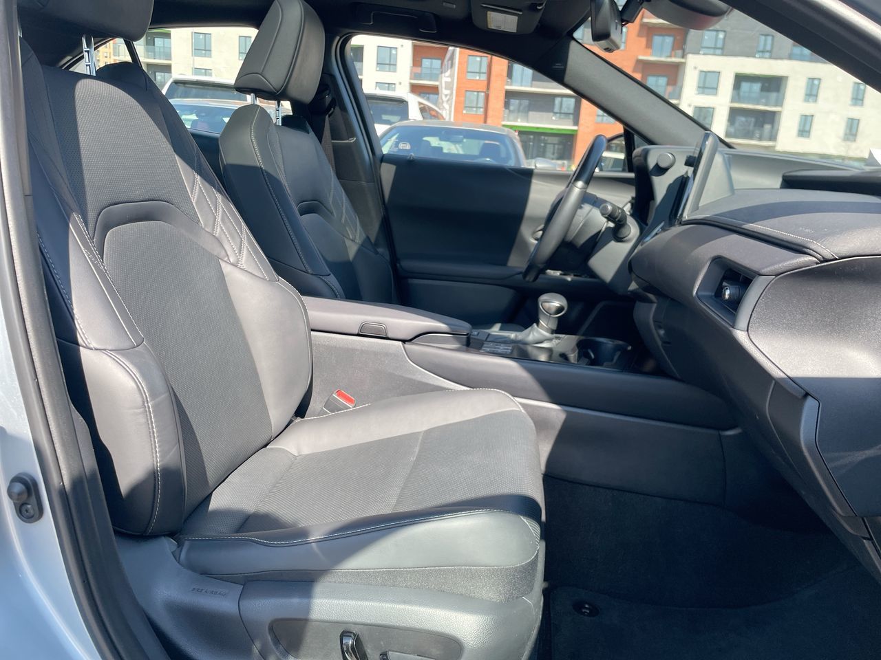 Lexus UX 250h  2024