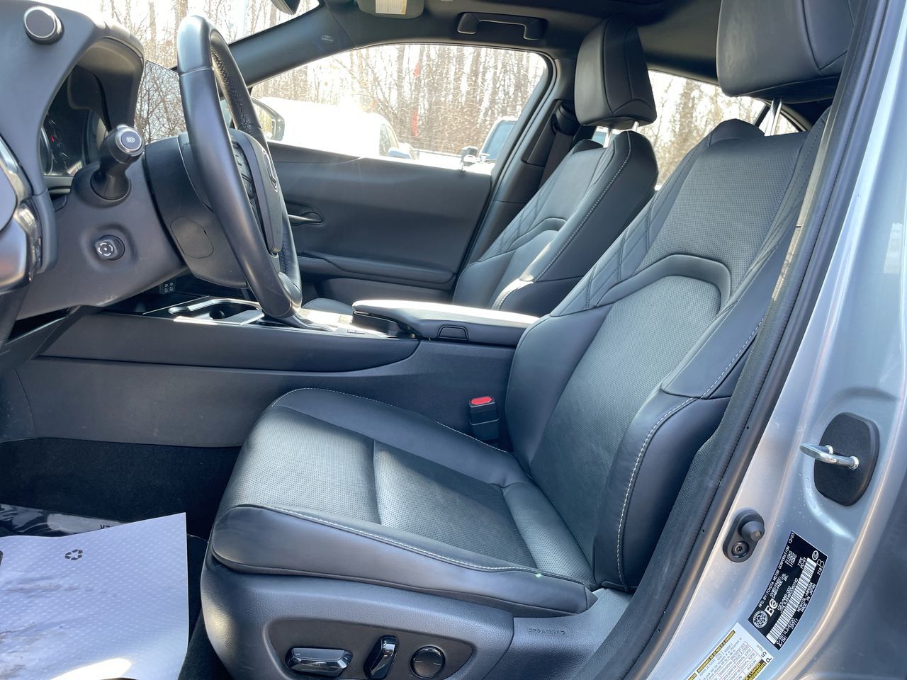 Lexus UX 250h  2024