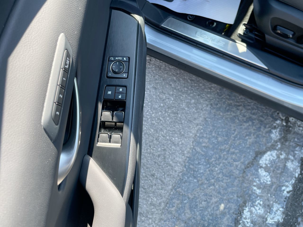 Lexus UX 250h  2024